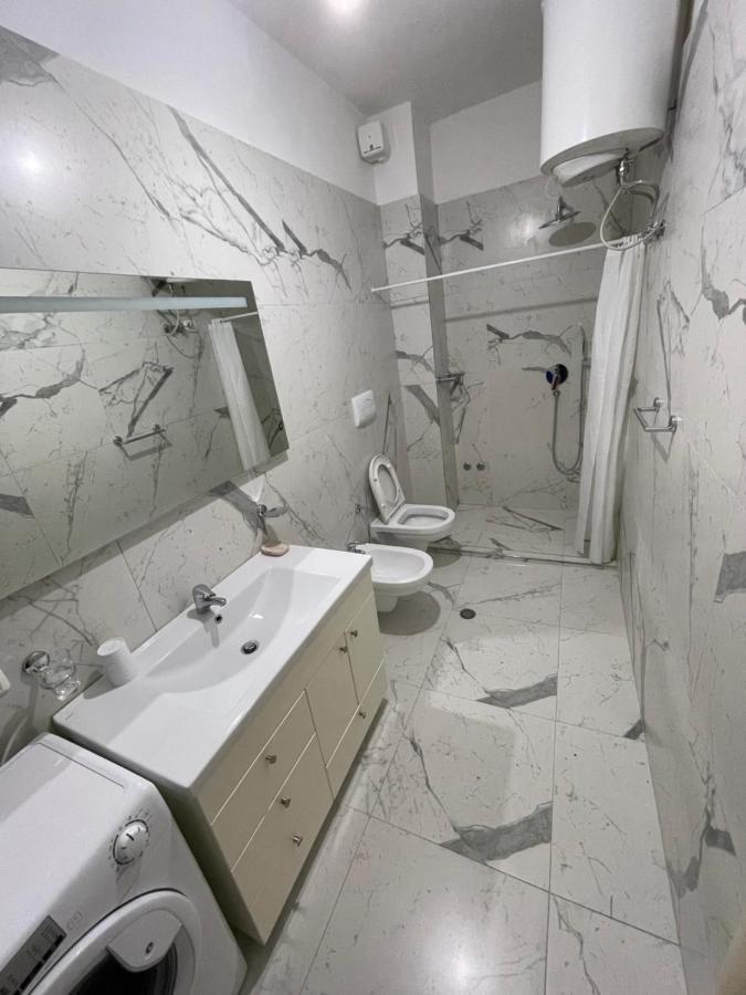 Gjiri Lalzit Apartment ドゥラス エクステリア 写真